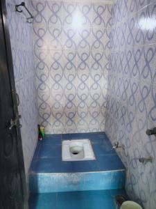 Bathroom Image of 400 Sq.ft 1 RK Independent House for rent in Changurabhata Raipur for Rs. 3500
