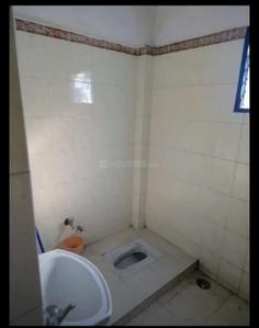 Bathroom Image of 150 Sq.ft 1 RK Duplex for rent in London Street Nagpur for Rs. 6500