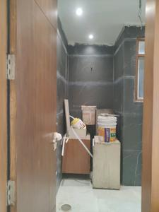 Common Bathroom Image of 3000 Sq.ft 4 BHK Builder Floor for sale in Priyank Reality , Sector 37 Faridabad for Rs. 29900000