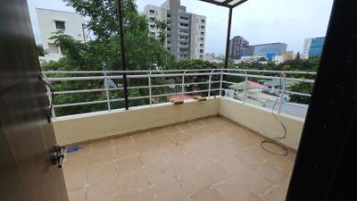Balcony Image of 950 Sq.ft 2 BHK Apartment / Flat for rent in Paradigm Emerald, Baner Pune for Rs. 28000