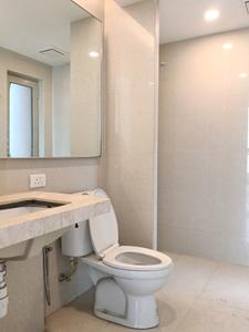 Common Bathroom Image of 1800 Sq.ft 4 BHK Apartment / Flat for rent in Lake Enclave, Hiranandani Estate Thane for Rs. 145000