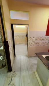 Kitchen Image of 450 Sq.ft 1 BHK Builder Floor for rent in Krishna Nagar New Delhi for Rs. 10500