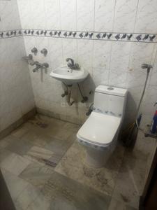 Bathroom Image of 585 Sq.ft 2 BHK Apartment / Flat for rent in Apna Apartment, Khirki Extension New Delhi for Rs. 18000