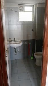 Bathroom Image of 700 Sq.ft 1 BHK Apartment / Flat for rent in Kadubeesanahalli Bengaluru for Rs. 30000