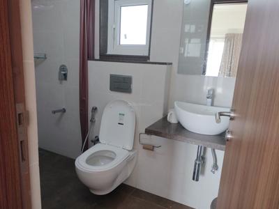 Image of 850 Sq.ft 2 BHK Apartment / Flat for rent in Shapoorji Pallonji BKC 28, Bandra East, Mumbai for Rs. 120000