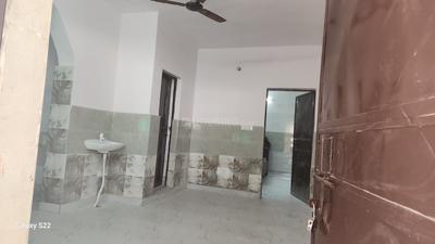 Bathroom Image of 700 Sq.ft 1 BHK Independent House for rent in Noida Extension Greater Noida for Rs. 13000