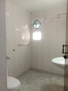Common Bathroom Image of 1800 Sq.ft 3 BHK Apartment / Flat for rent in DDA Flats Vasant Kunj, Vasant Kunj New Delhi for Rs. 68000
