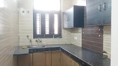 Kitchen Image of 1200 Sq.ft 2 BHK Builder Floor for rent in Sector 40 Gurgaon for Rs. 38000