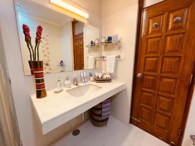Bathroom Image of 1200 Sq.ft 2 BHK Apartment / Flat for rent in L I G Colony Indore for Rs. 21000