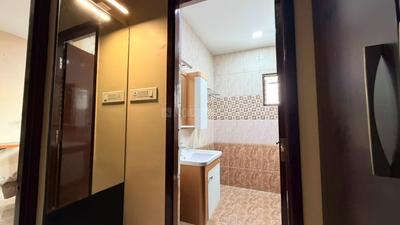 Bathroom Image of 2400 Sq.ft 3 BHK Duplex for rent in Saidapet Chennai for Rs. 115000