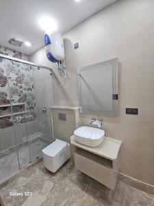 Bathroom Image of 1900 Sq.ft 3 BHK Builder Floor for sale in Mansarover Garden New Delhi for Rs. 40000000