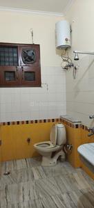 Bathroom Image of 2500 Sq.ft 3 BHK Builder Floor for rent in Sector 46 Gurgaon for Rs. 52000