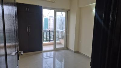 Bedroom Image of 1050 Sq.ft 2.5 BHK Apartment / Flat for rent in Sethi Max Royal, Sector 76 Noida for Rs. 28000