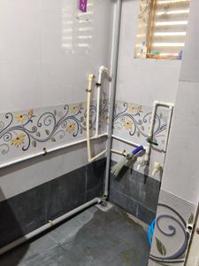 Bathroom Image of 700 Sq.ft 1 BHK Apartment / Flat for rent in Ghatlodiya Ahmedabad for Rs. 14000
