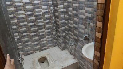 Bathroom Image of 1000 Sq.ft 1 BHK Builder Floor for rent in Railway Colony Katni for Rs. 7000