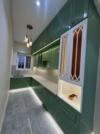 Sahastradhara road near it park Main Image 1