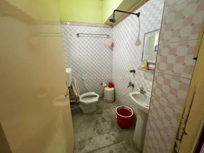 Bathroom Image of 580 Sq.ft 1 BHK Apartment / Flat for rent in Naktala Kolkata for Rs. 13000