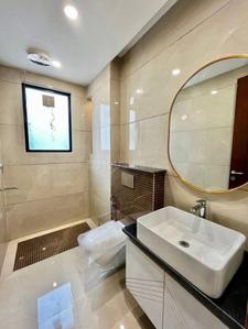 Bathroom Image of 2500 Sq.ft 3 BHK Builder Floor for sale in Greenwood City Floors, Sector 45 Gurgaon for Rs. 26500000