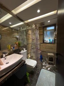 Bathroom Image of 900 Sq.ft 2 BHK Apartment / Flat for sale in Khar West Mumbai for Rs. 48000000