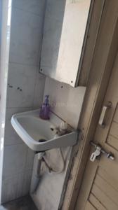 Bathroom Image of 400 Sq.ft 1 RK Apartment / Flat for rent in New Textile Market Surat for Rs. 7000