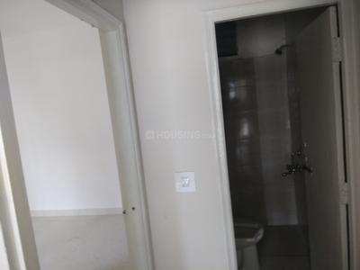 Bathroom Image of 1000 Sq.ft 2 BHK Apartment / Flat for rent in Green Earth City, Changurabhata Raipur for Rs. 5000