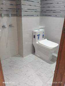 Bathroom Image of 750 Sq.ft 2 BHK Builder Floor for rent in Arjun Nagar New Delhi for Rs. 32000