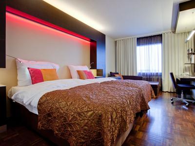 Bedroom Image of 1800 Sq.ft 3 BHK Apartment / Flat for sale in Transcon Flora Heights, Andheri West Mumbai for Rs. 67500000