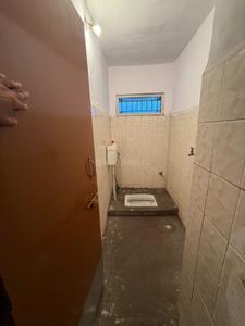 Bathroom Image of 1500 Sq.ft 1 BHK Builder Floor for rent in Ayodhya Bypass Bhopal for Rs. 9000