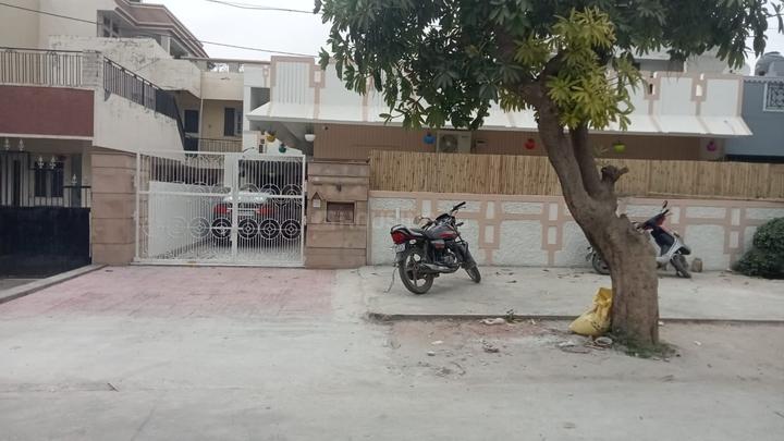Huda plot sector 15 Main Image 1