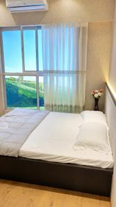 Bedroom Image of 809 Sq.ft 2 BHK Apartment / Flat for sale in Thane West Thane for Rs. 8700000