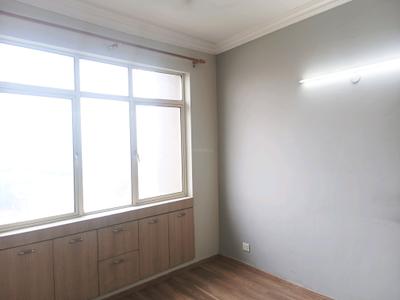 Bedroom Image of 2666 Sq.ft 3 BHK Apartment / Flat for sale in Raheja Vedaanta, Sector 108 Gurgaon for Rs. 18500000
