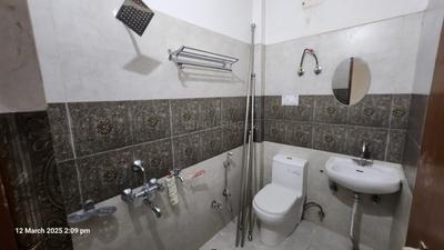 Bathroom Image of 11000 Sq.ft 12 BHK Villa for rent in Sector B Ansal API Lucknow for Rs. 160000