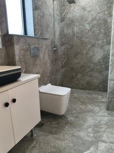 Heritage One Attached Bathroom with Bedroom One 4