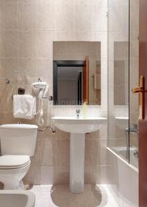 Bathroom Image of Royal pg accommodation in Bandra West, Mumbai