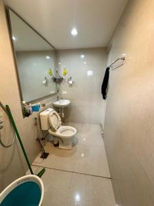 Bathroom Image of 900 Sq.ft 2 BHK Apartment / Flat for sale in Bluebell Apartment, Hiranandani Estate Thane for Rs. 17000000