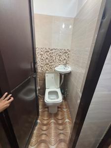 Bathroom Image of 900 Sq.ft 2.5 BHK Apartment / Flat for rent in Sector 44 Chandigarh for Rs. 30000