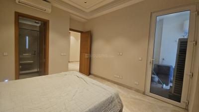 Bedroom Image of 1800 Sq.ft 3 BHK Builder Floor for rent in Green Park New Delhi for Rs. 250000