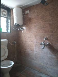 Common Bathroom Two Image of 560 Sq.ft 1 BHK Apartment / Flat for rent in Koregaon Park Pune for Rs. 27000
