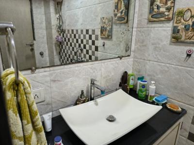 Bathroom Image of 1200 Sq.ft 3 BHK Apartment / Flat for sale in Right Amesh CHS Ltd, Chembur Mumbai for Rs. 27500000
