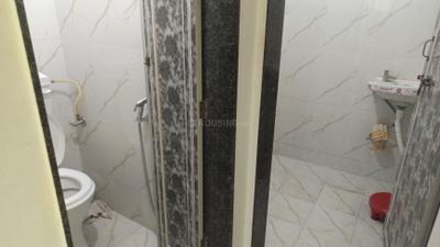 Bathroom Image of 500 Sq.ft 1 BHK Independent House for rent in Gokhalenagar Pune for Rs. 15000