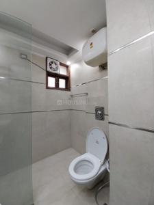 Bathroom Image of 2200 Sq.ft 3 BHK Apartment / Flat for sale in Ambience Lagoon, DLF Phase 3 Gurgaon for Rs. 50000000