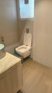 Bathroom Image of 3000 Sq.ft 3 BHK Apartment / Flat for rent in Raheja Complex, Andheri West Mumbai for Rs. 300000