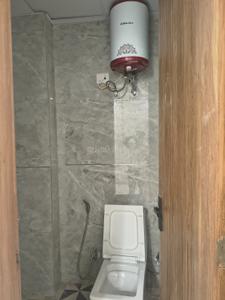 Bathroom Image of 1500 Sq.ft 3 BHK Apartment / Flat for rent in Sector 45 Noida for Rs. 48000