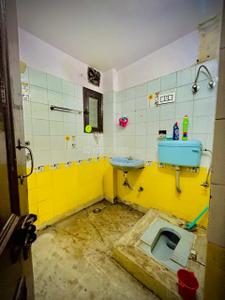 Bathroom Image of 550 Sq.ft 1 BHK Builder Floor for rent in Vaishali Ghaziabad for Rs. 20000