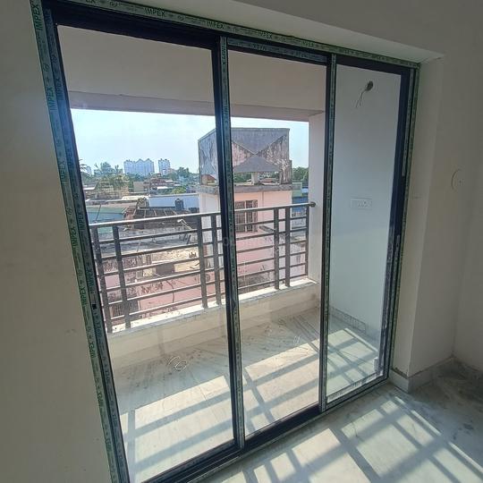 Middle Road Santoshpur Main Image 1