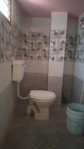 Bathroom Image of 900 Sq.ft 2 BHK Independent House for rent in Kazipet Warangal for Rs. 7000