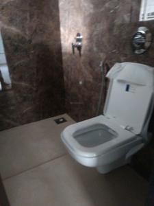 Common Bathroom Image of 1021 Sq.ft 2 BHK Apartment / Flat for sale in Krishna Aviro, Mohammed Wadi Pune for Rs. 6200000
