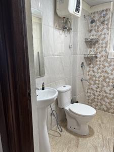 Bathroom Image of 850 Sq.ft 2 BHK Apartment / Flat for rent in MGH Mulberry County, Sector 70 Faridabad for Rs. 16000