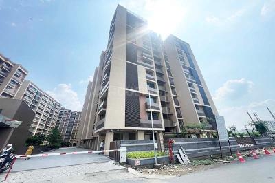 Image of 1280 Sq.ft 2 BHK Apartment / Flat for sale in Adani Atrius, Jagatpur, Ahmedabad for Rs. 8500000