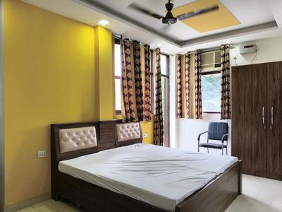 Bedroom Image of 540 Sq.ft 1 RK Builder Floor for rent in DLF Phase 4 Gurgaon for Rs. 18500
